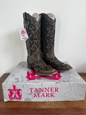 Tanner Mark Olive Green Leather Boots w/Black Lace Detail Women’s Size 9.5-10